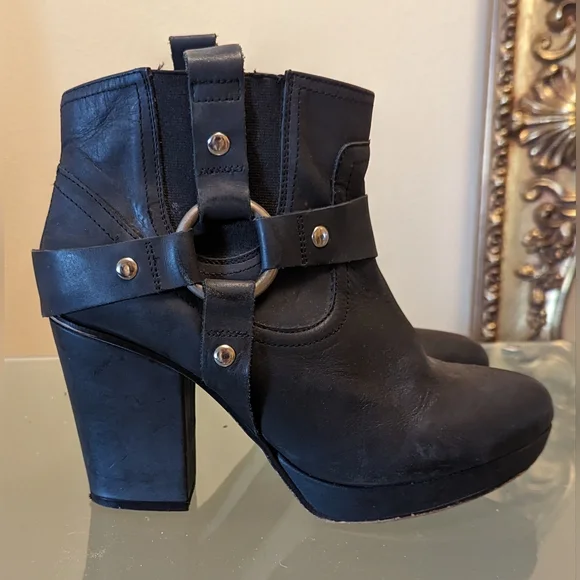 TOPSHOP BLACK LEATHER HARNESS BOOTS SZ 9 - Picture 3 of 7